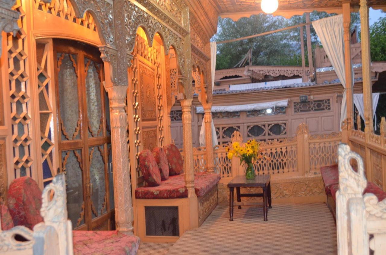 New Alexandra Houseboats Hotel Srīnagar Exterior foto