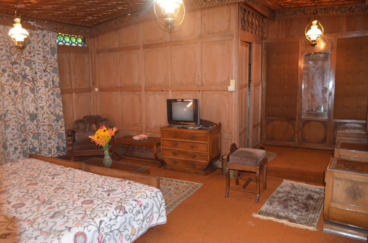 New Alexandra Houseboats Hotel Srīnagar Exterior foto